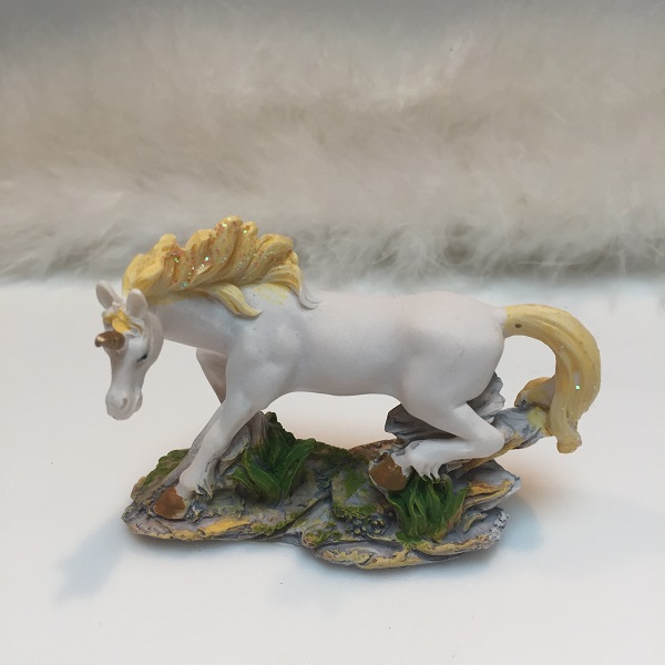 Figurine licorne jaune