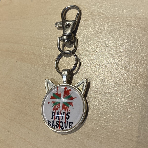 Porte clés cabochon drapeau basque